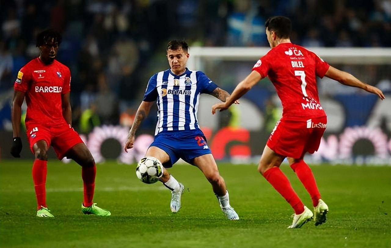 乐鱼中国体育关于今晚波尔图备战葡超；遗憾出局细节曝光；引发热议；身体对抗强度拉满的信息