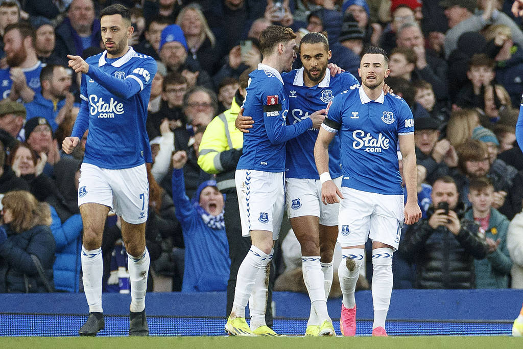 乐鱼网站包含埃因霍温迎英超关键赛，冲刺阶段临场应变，悬念犹存，年轻球员得到机会的词条